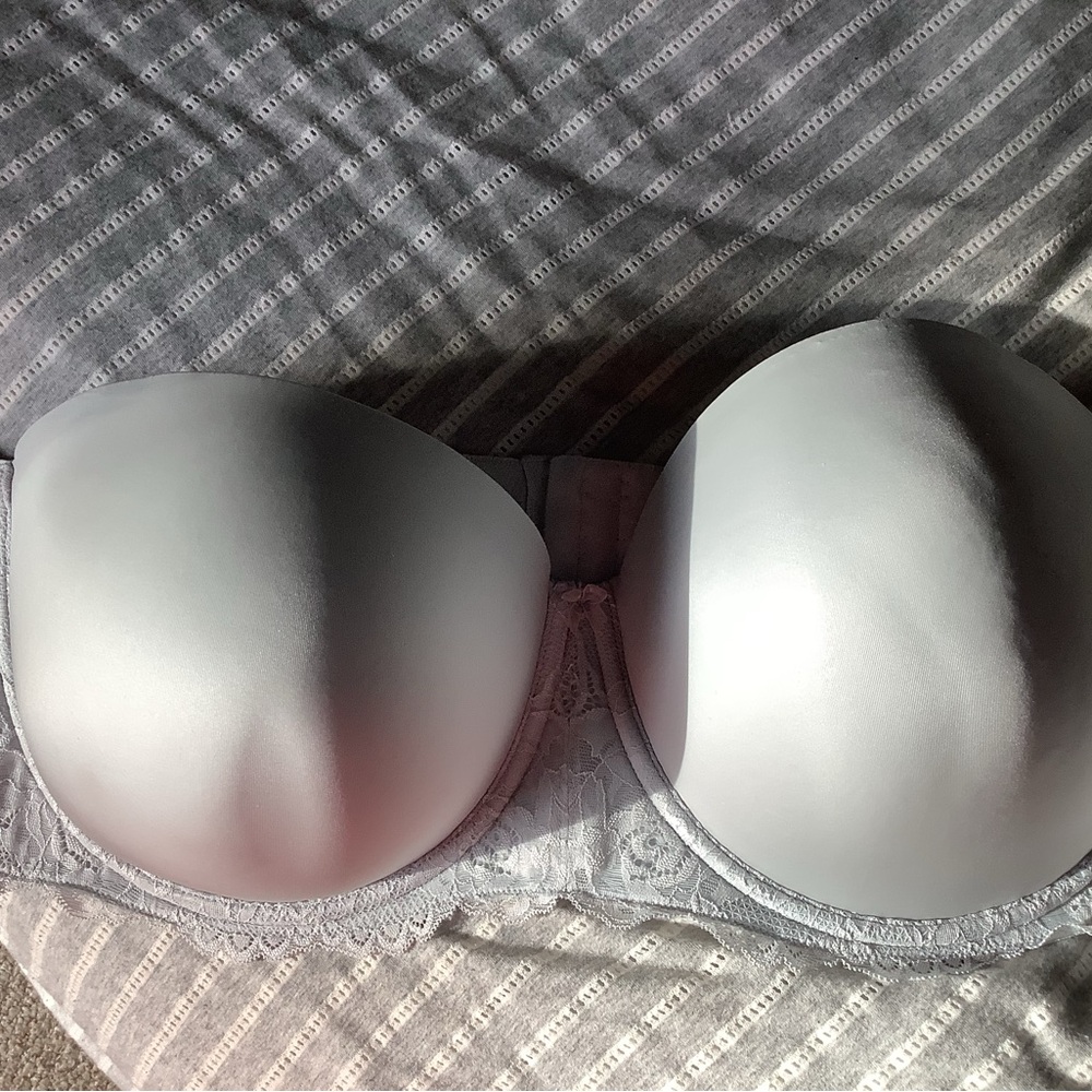 EUC Torrid Strapless Bra 48DD - Silver